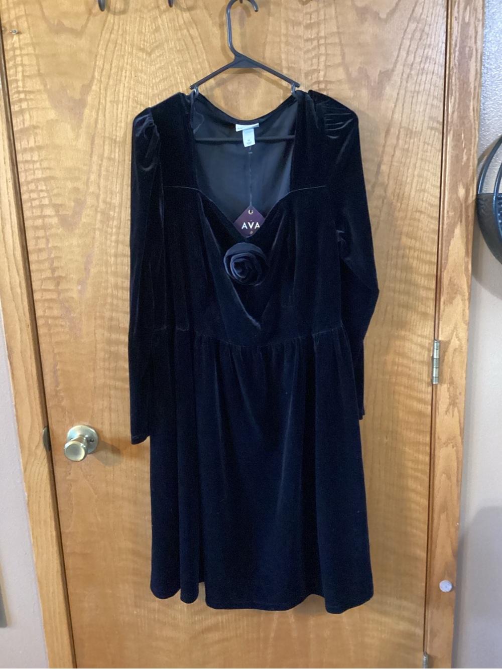 Ava & Viv Black Velvet Long-Sleeve Dress with Rosette, 1X